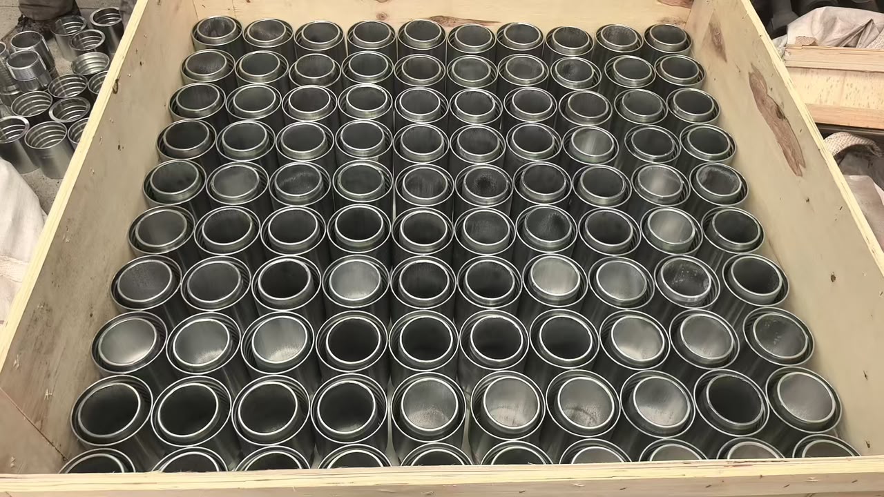Flange fittings arranged in a supply crate